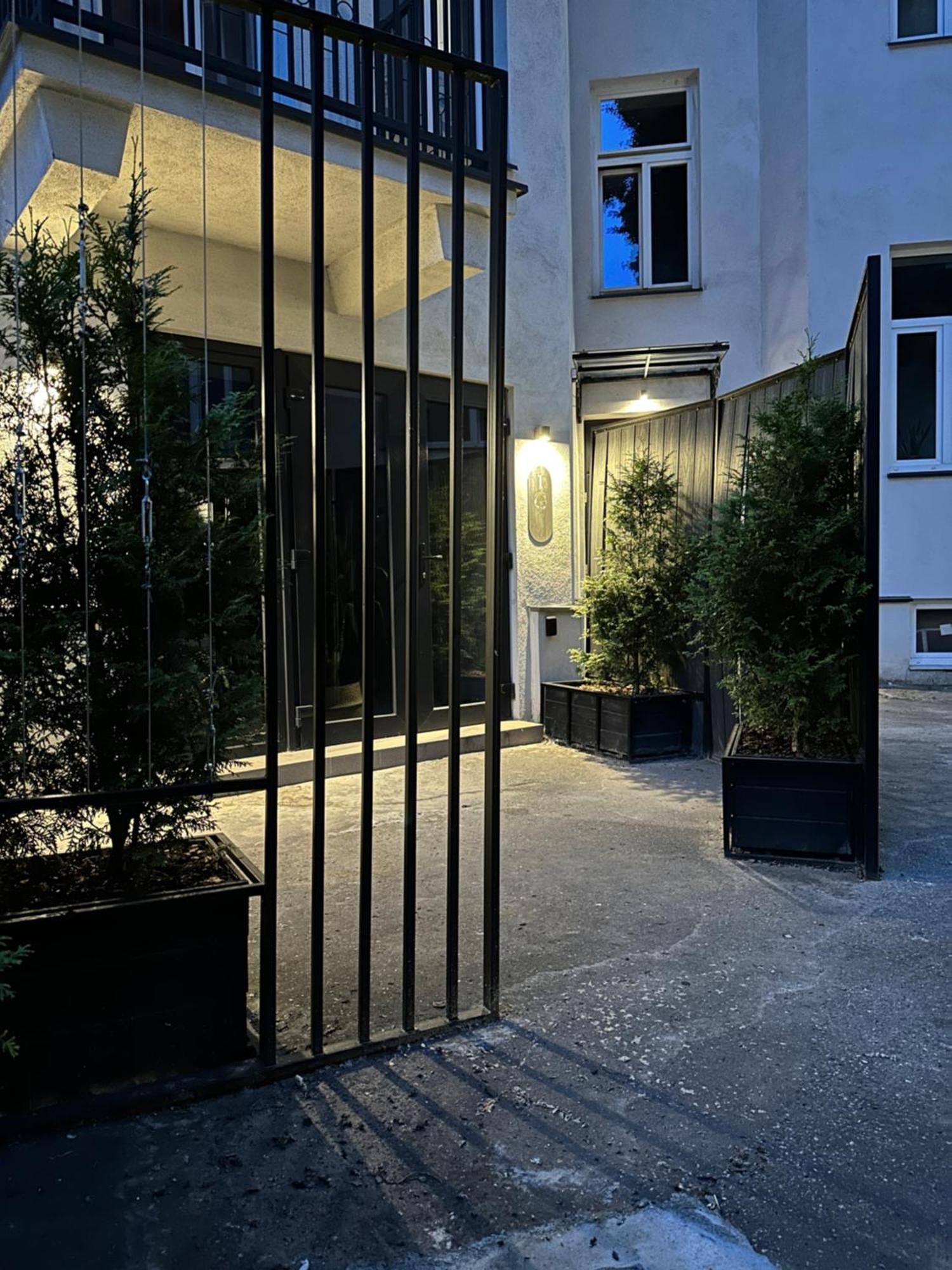 City Garage Apartment - Lwowska 9 Warschau Exterior foto